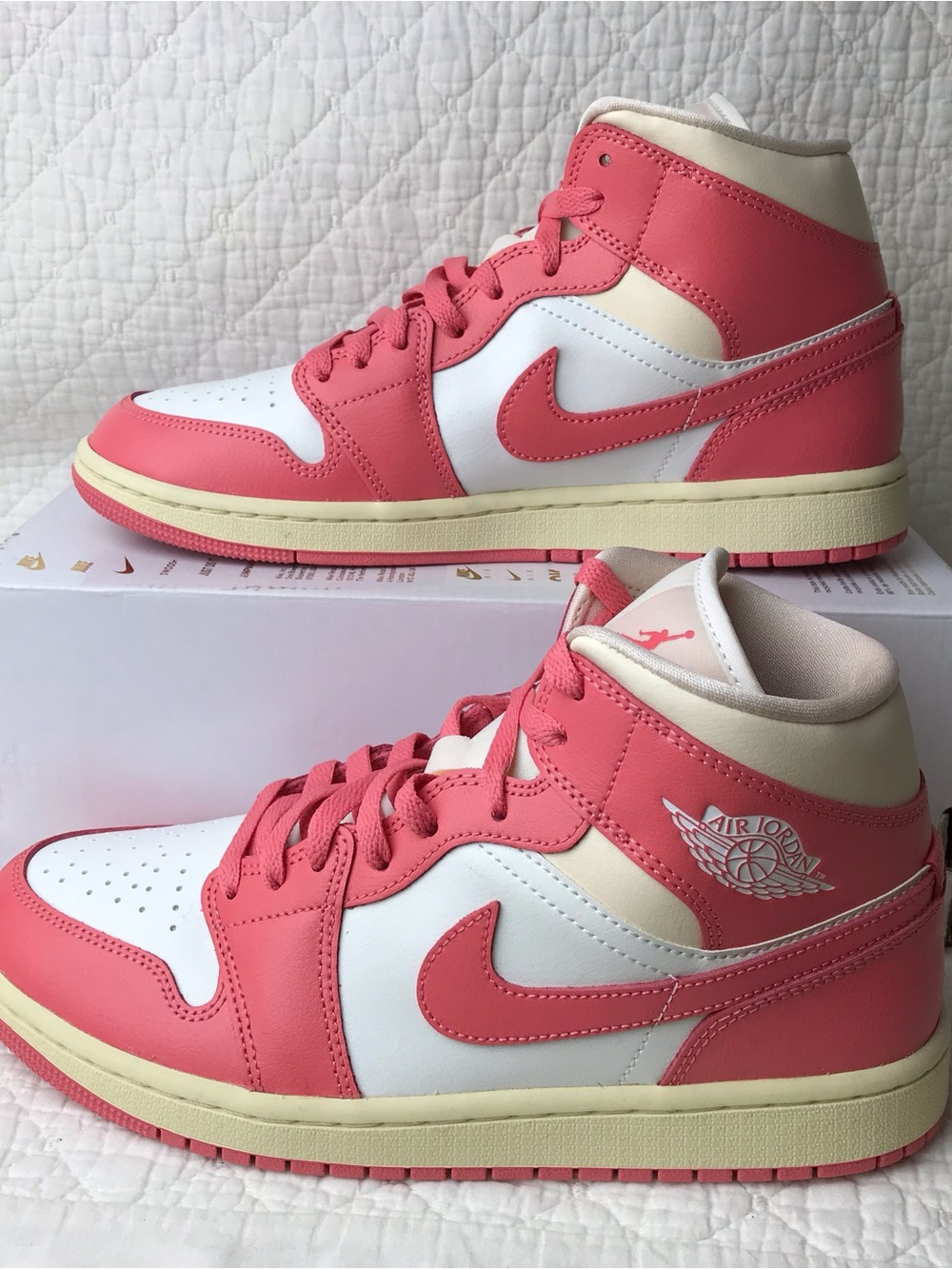 Nike Air Jordan 1 MID Shoes Women’s SZ 9.5 Sail Pink Salt Guava Ice BQ6472-109 - Picture 3 of 13